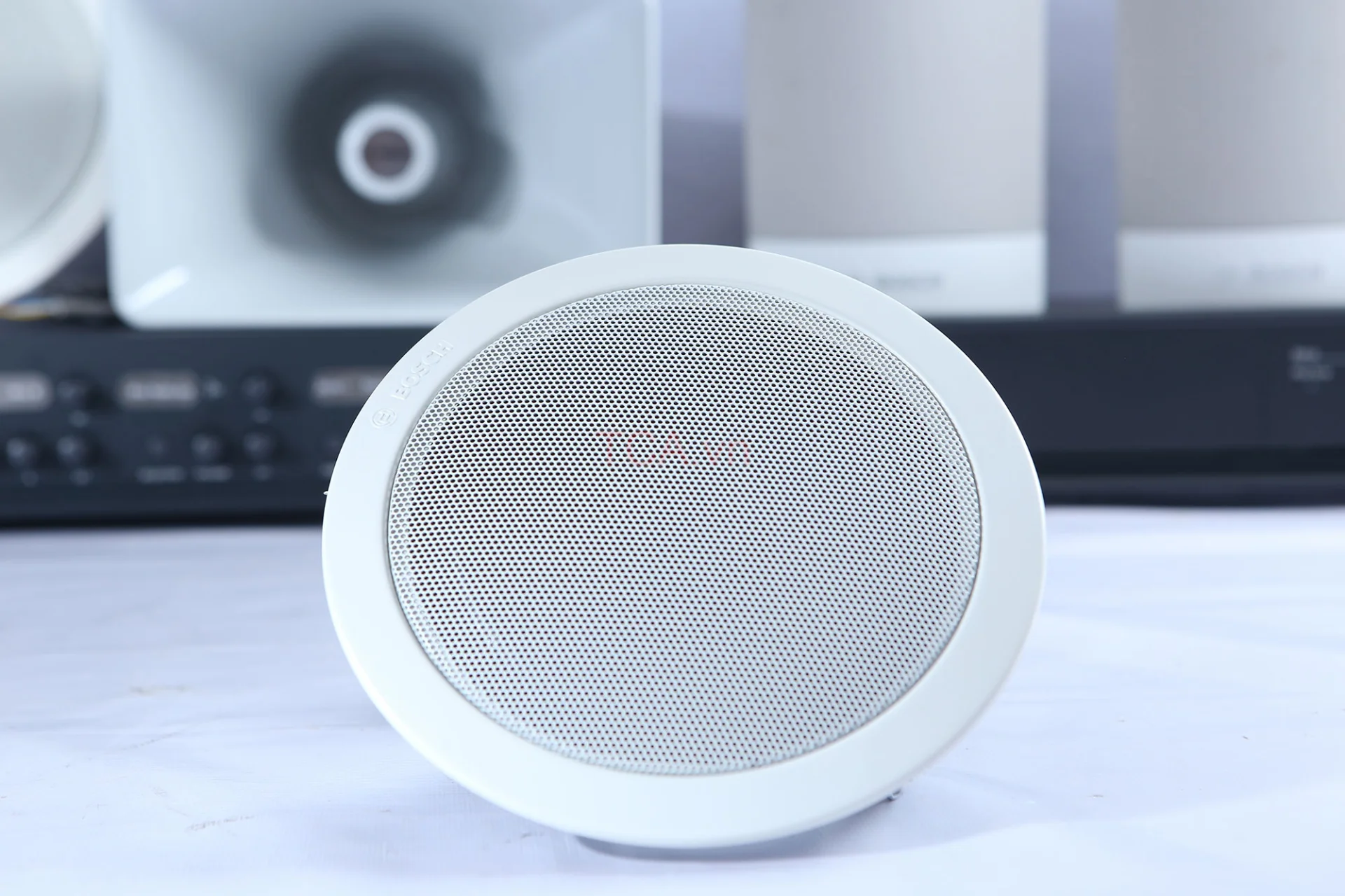 Loa âm trần Bosch LHM0606/10 4 Loa Âm Trần Bosch LHM0606/10 - Âm Thanh Mạnh Mẽ, Tinh Tế Cho Mọi Không Gian