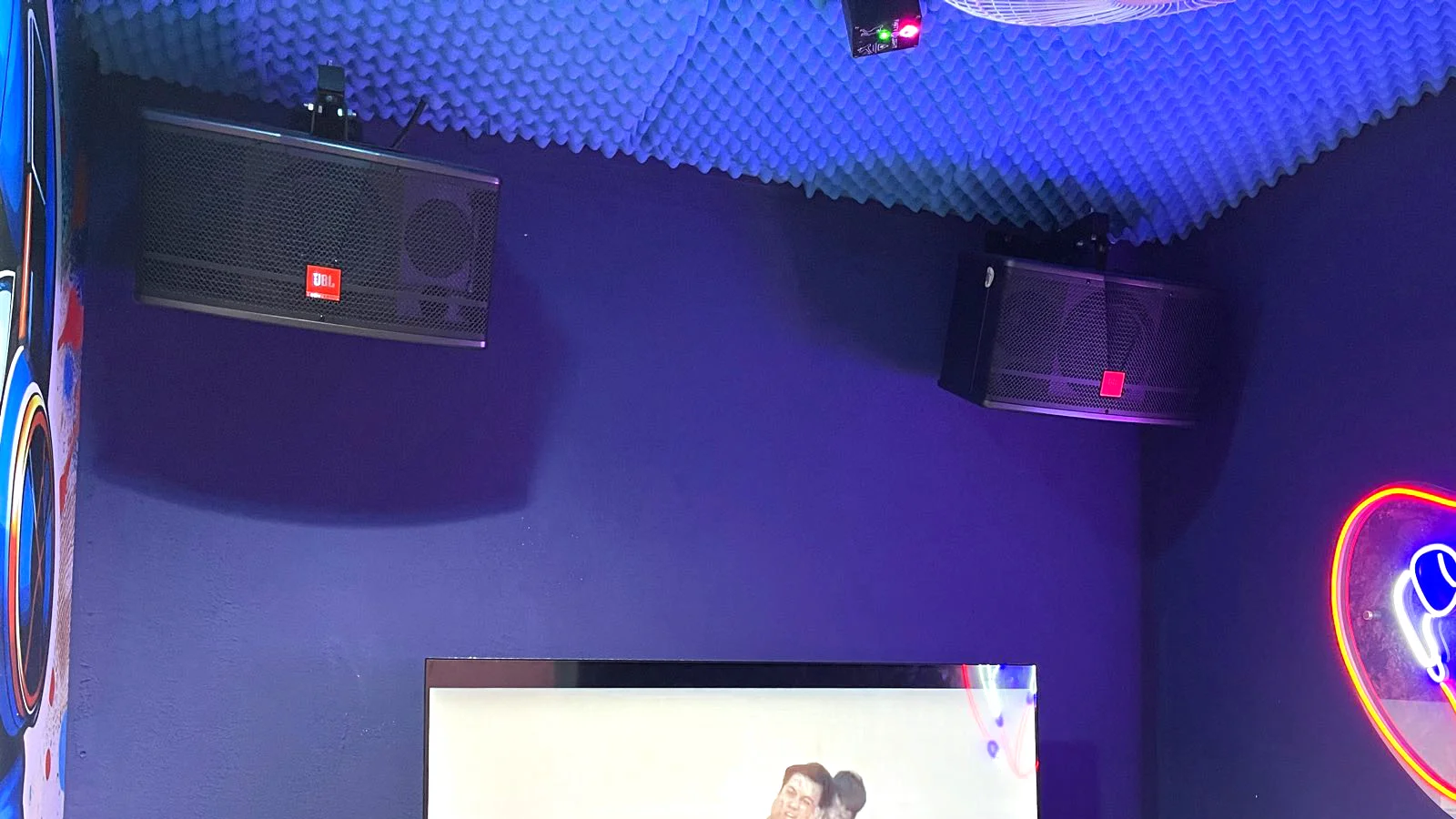Loa cho quán karaoke box là gì? Top các mẫu loa karaoke box cao cấp