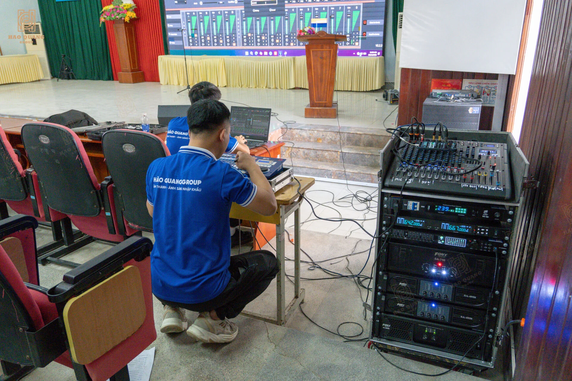 Hào Quang Group hoàn thiện hệ thống âm thanh, ánh sáng hội trường Đại Học Quảng Bình 20 Hao Quang Group hoan thien he thong am thanh anh sang hoi truong Dai Hoc Quang Binh 17