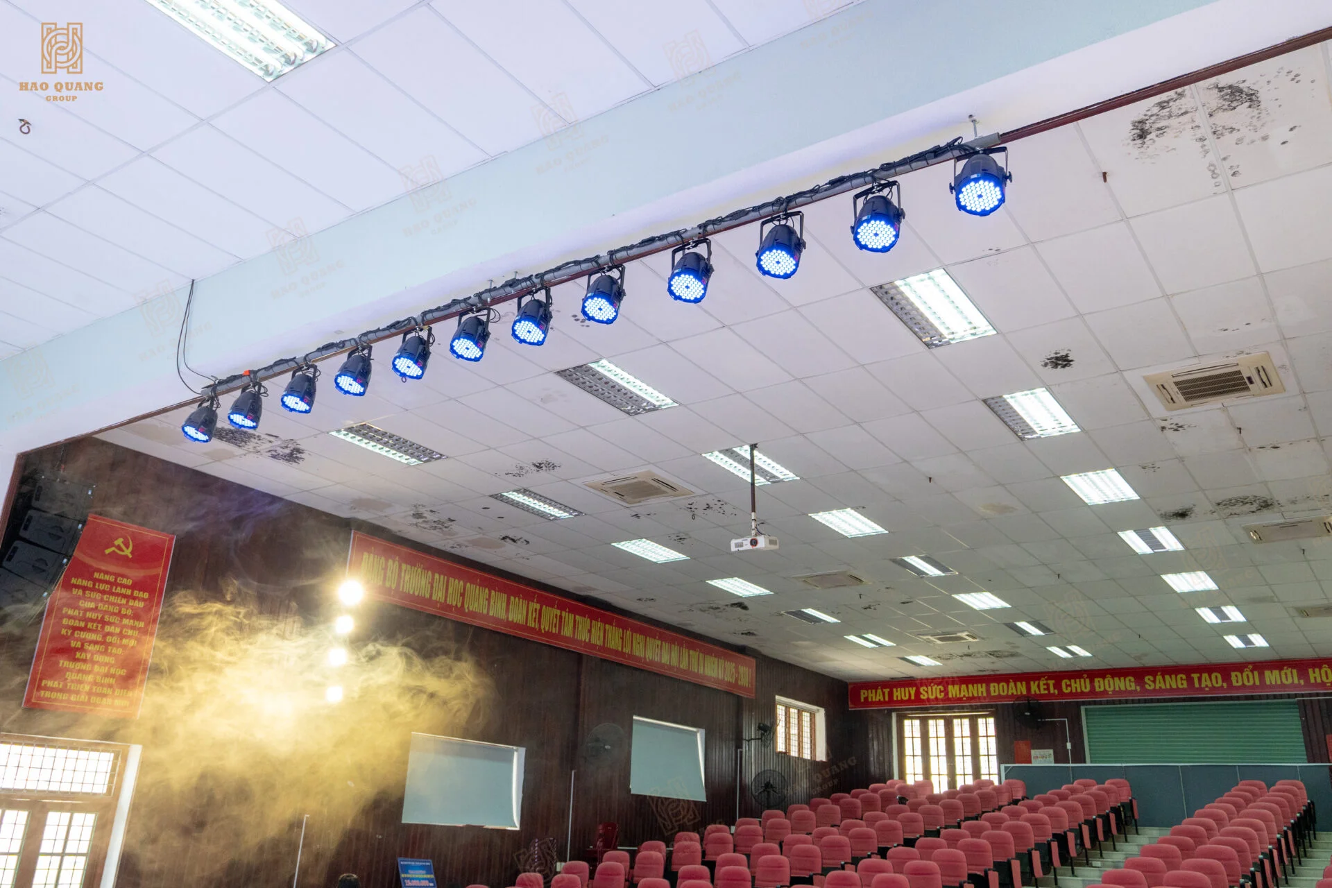 Hào Quang Group hoàn thiện hệ thống âm thanh, ánh sáng hội trường Đại Học Quảng Bình 17 Hao Quang Group hoan thien he thong am thanh anh sang hoi truong Dai Hoc Quang Binh 20