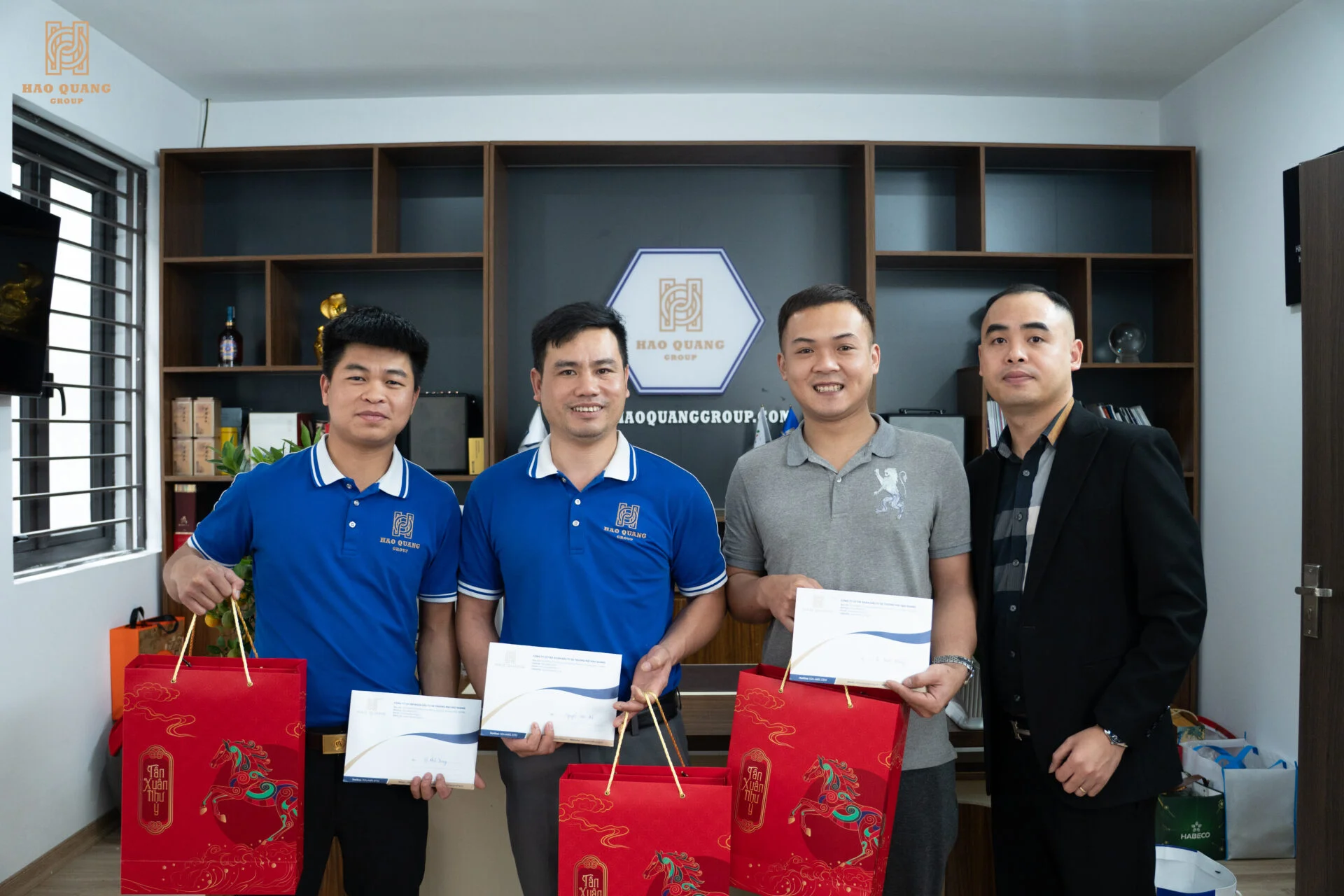 HÀO QUANG GROUP HỌP TỔNG KẾT CUỐI NĂM 2025 TÔN VINH NHỮNG NỖ LỰC VÀ CỐNG HIẾN 3 Hao Quang Group hop tong ket cuoi nam 2025 ton vinh nhung no luc va cong hien 3