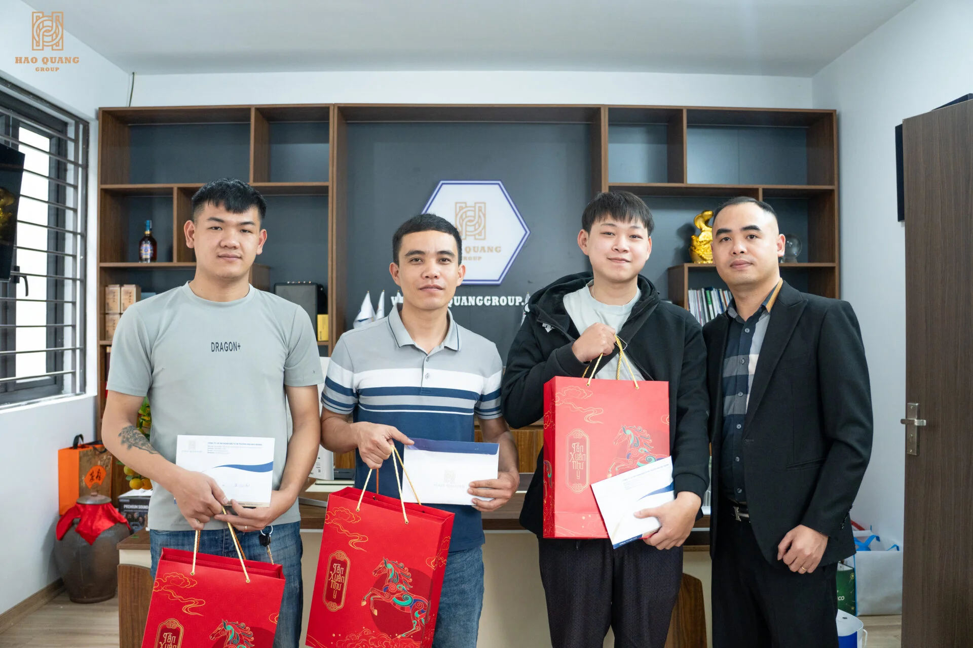 HÀO QUANG GROUP HỌP TỔNG KẾT CUỐI NĂM 2025 TÔN VINH NHỮNG NỖ LỰC VÀ CỐNG HIẾN 4 Hao Quang Group hop tong ket cuoi nam 2025 ton vinh nhung no luc va cong hien 4