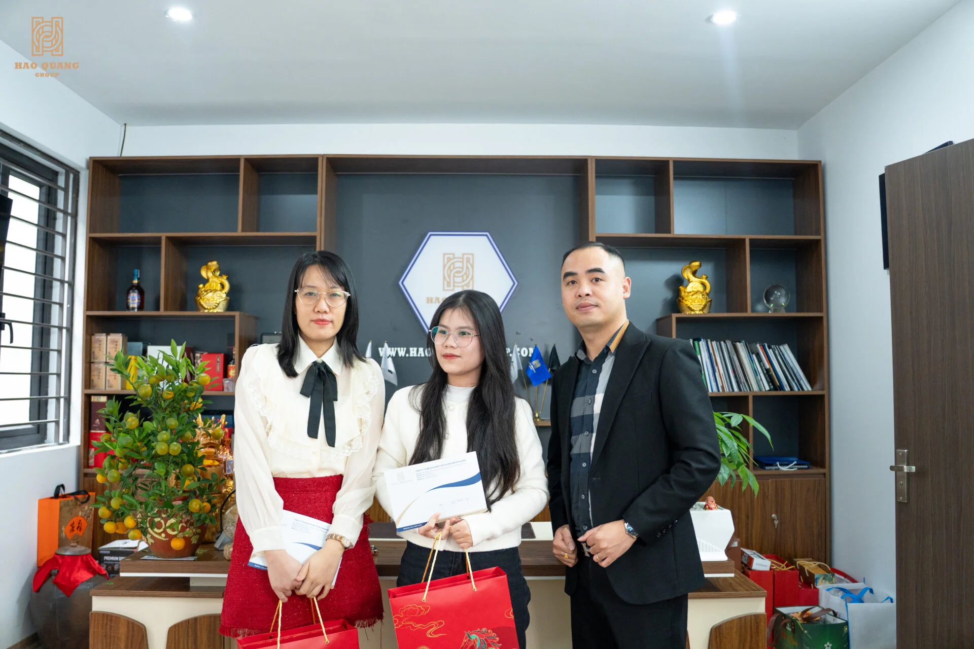 HÀO QUANG GROUP HỌP TỔNG KẾT CUỐI NĂM 2025 TÔN VINH NHỮNG NỖ LỰC VÀ CỐNG HIẾN 6 Hao Quang Group hop tong ket cuoi nam 2025 ton vinh nhung no luc va cong hien 6