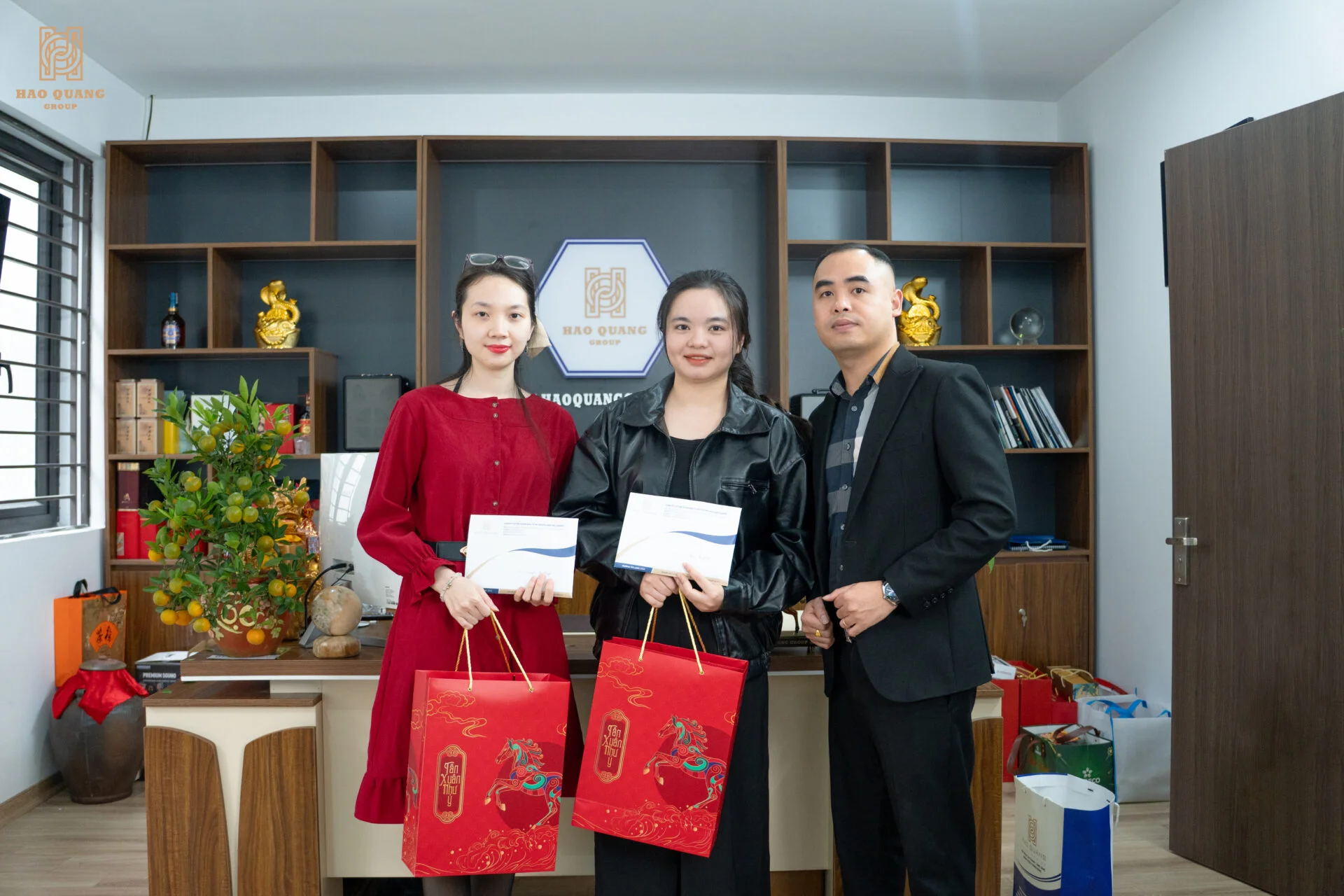 HÀO QUANG GROUP HỌP TỔNG KẾT CUỐI NĂM 2025 TÔN VINH NHỮNG NỖ LỰC VÀ CỐNG HIẾN 7 Hao Quang Group hop tong ket cuoi nam 2025 ton vinh nhung no luc va cong hien 7