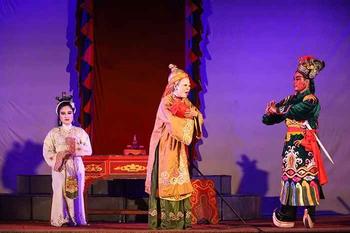 Tại sao lại gọi tuồng là hát bộ, hát bội? Tại sao lại gọi tuồng là hát bộ, hát bội?