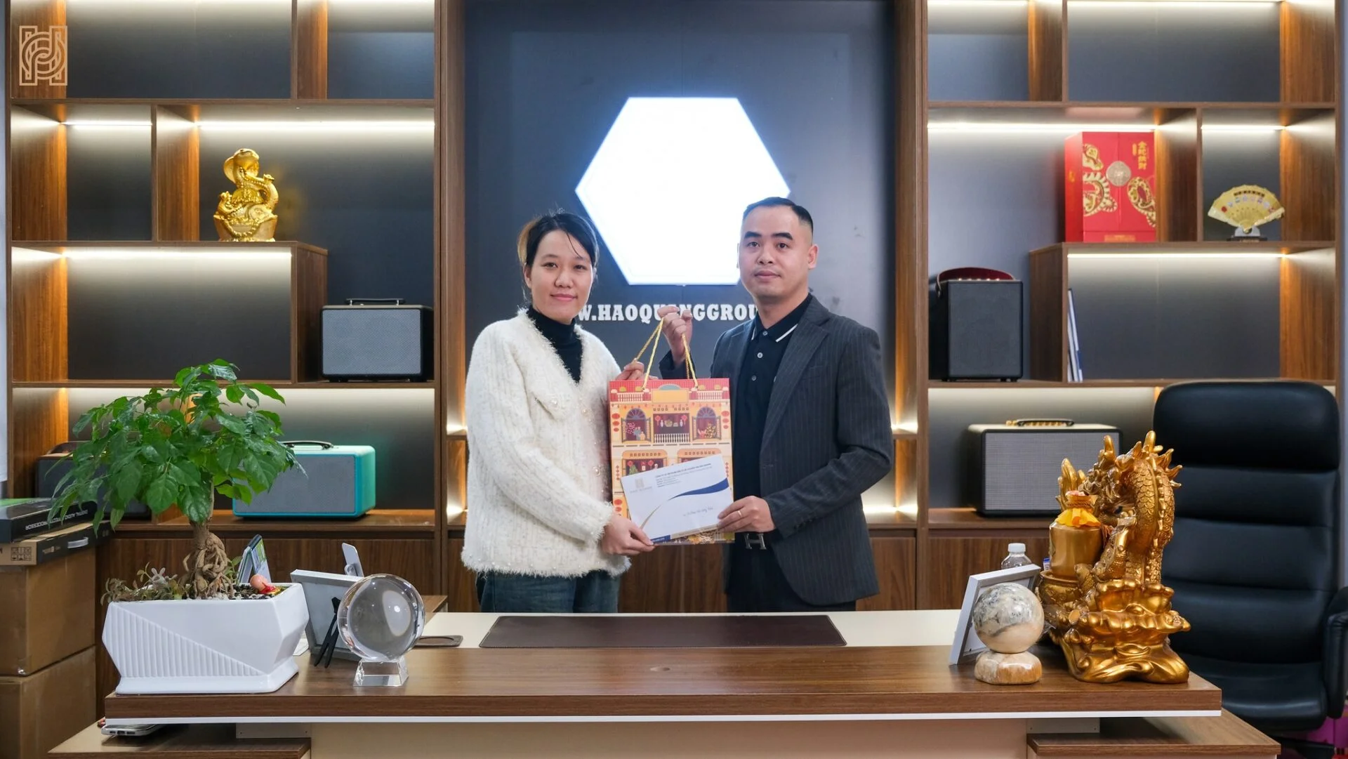 Họp tổng kết cuối năm 2024 - Tôn vinh những cá nhân xuất sắc 2 Hop tong ket cuoi nam 2024 Ton vinh nhung ca nhan xuat sac 2