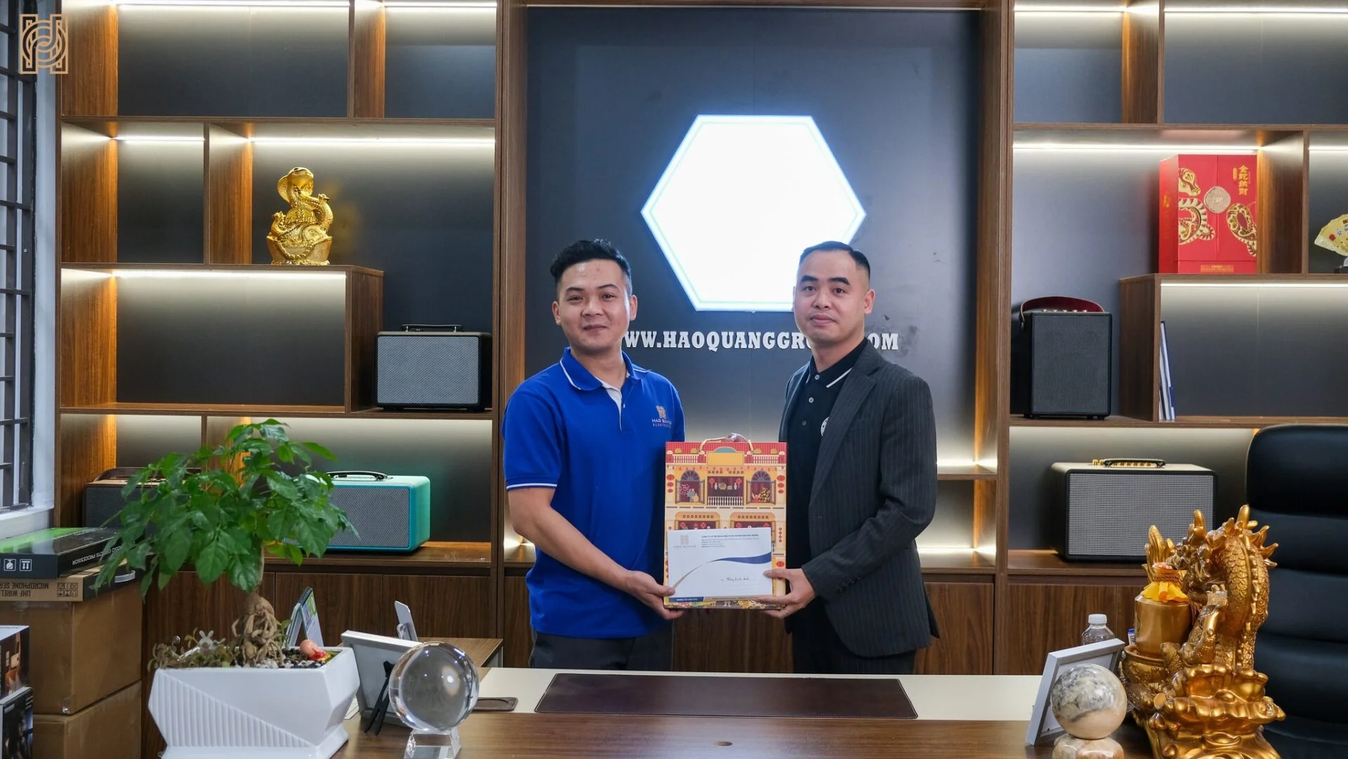 Họp tổng kết cuối năm 2024 - Tôn vinh những cá nhân xuất sắc 5 Hop tong ket cuoi nam 2024 Ton vinh nhung ca nhan xuat sac 3