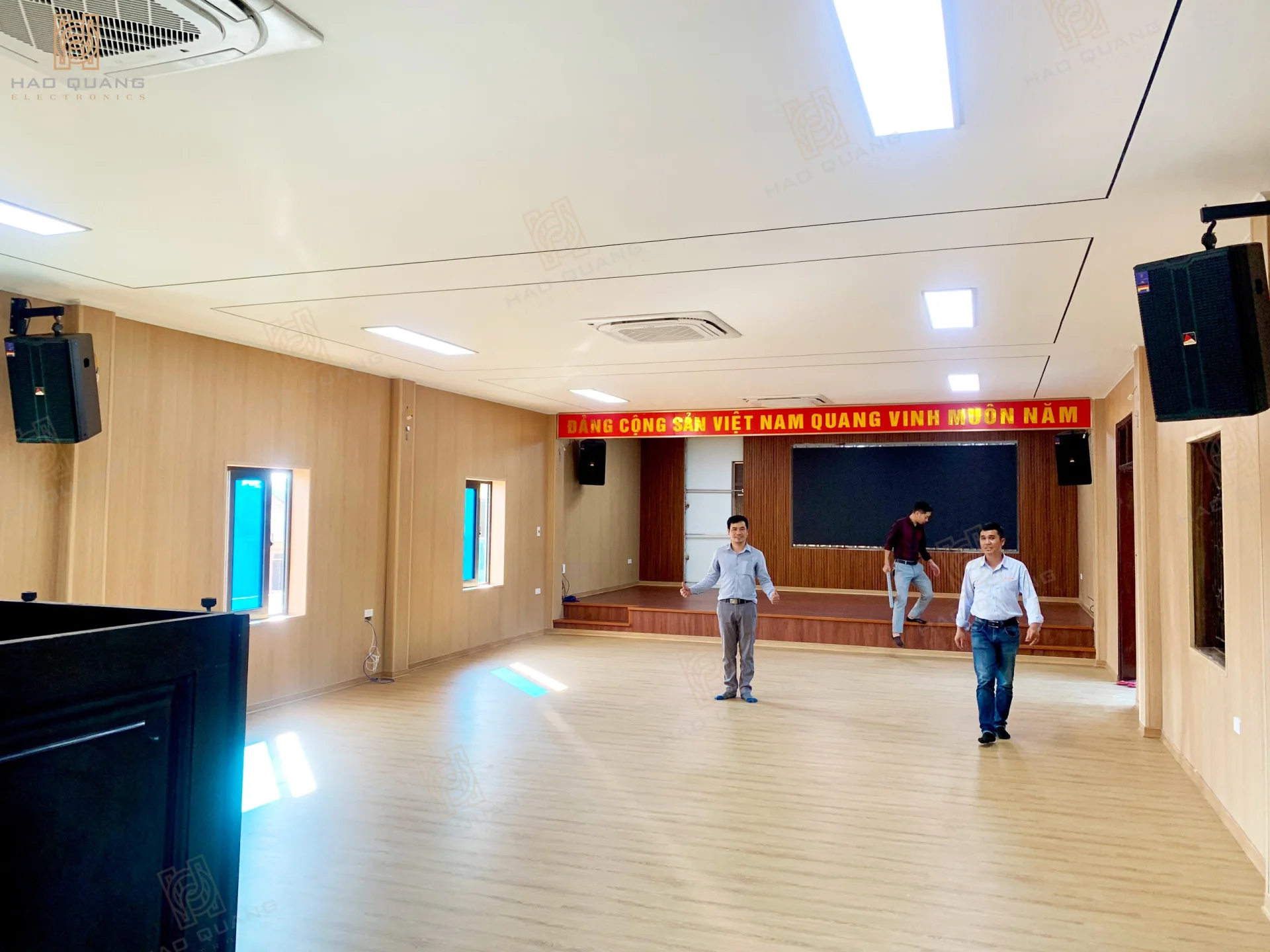 Lắp đặt hệ thống âm thanh phòng họp Ban Quản Lý Dự Án 85 - TP. Vinh Lắp đặt hệ thống âm thanh phòng họp Ban Quản Lý Dự Án 85 - TP. Vinh