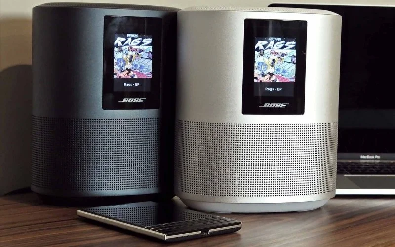 Gợi ý 5+ mẫu loa Bluetooth có đài FM nổi bật, nghe nhạc mọi lúc mọi nơi 8 Loa Bluetooth có đài FM Bose Home Speaker 500 có hai củ loa được đặt đối xứng tạo hiệu ứng stereo sống động.