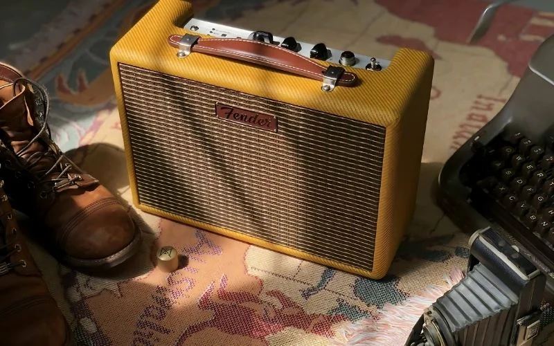 Khám phá 5+ mẫu loa Bluetooth cổ điển đẹp, chất âm hay, thiết kế tinh tế 3 Loa Bluetooth cổ điển Fender Tweed kiểu dáng ấn tượng.