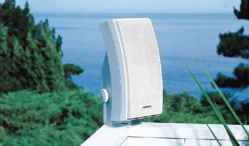 Top 4 Loa Bose Ngoài Trời Chính Hãng, Giá Tốt, Chất Lượng Cao 4 Âm thanh mạnh mẽ và rõ ràng ở không gian mở