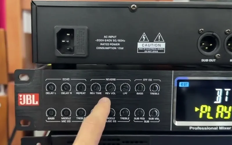 TOP 6 vang cơ lai số hay nhất hiện nay 6 Vang cơ lai số JBL S18 Plus. TOP6 vang cơ lai số hay nhất hiện nay