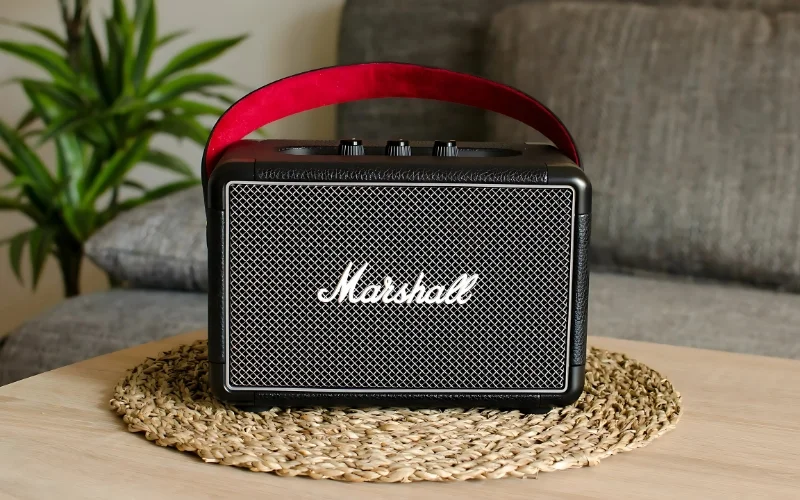TOP 7+ Loa karaoke mini cầm tay hiện đại, hát hay 6 Loa karaoke mini Marshall Kilburn II sử dụng các công nghệ hiện đại