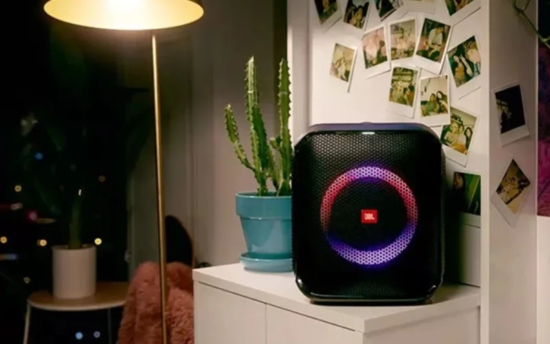 TOP loa Bluetooth pin trâu đáng mua nhất – Nghe nhạc suốt ngày không lo hết pin 2 Loa Bluetooth pin trâu JBL Partybox Encore 2Mic thời gian đến 10 giờ sử dụng.